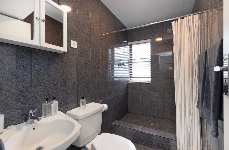 To Let 1 Bedroom Property for Rent in Camps Bay Western Cape